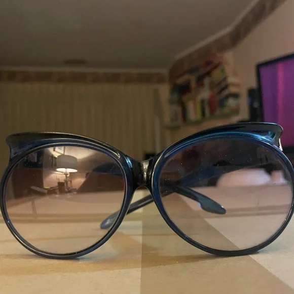 Vintage Cat Eye Blue Sunglasses (Unknown Brand) - Picture 1 of 4
